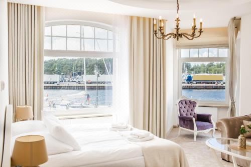 侧面海景豪华双人房