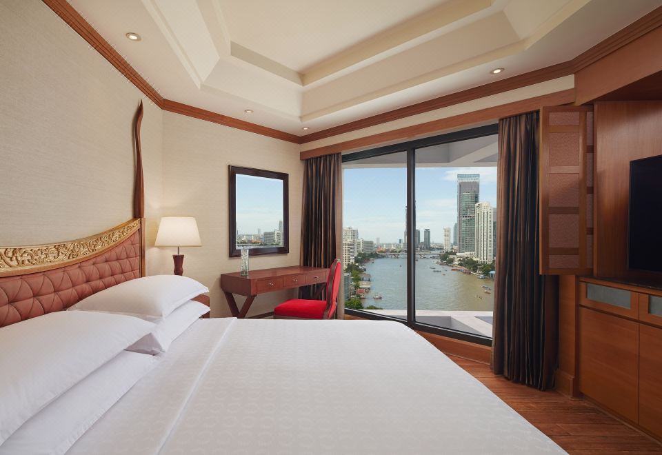 Royal Orchid Sheraton Hotel & TowersJunior Suite with riverview