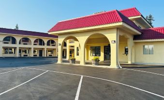 Timberland Inn & Suites