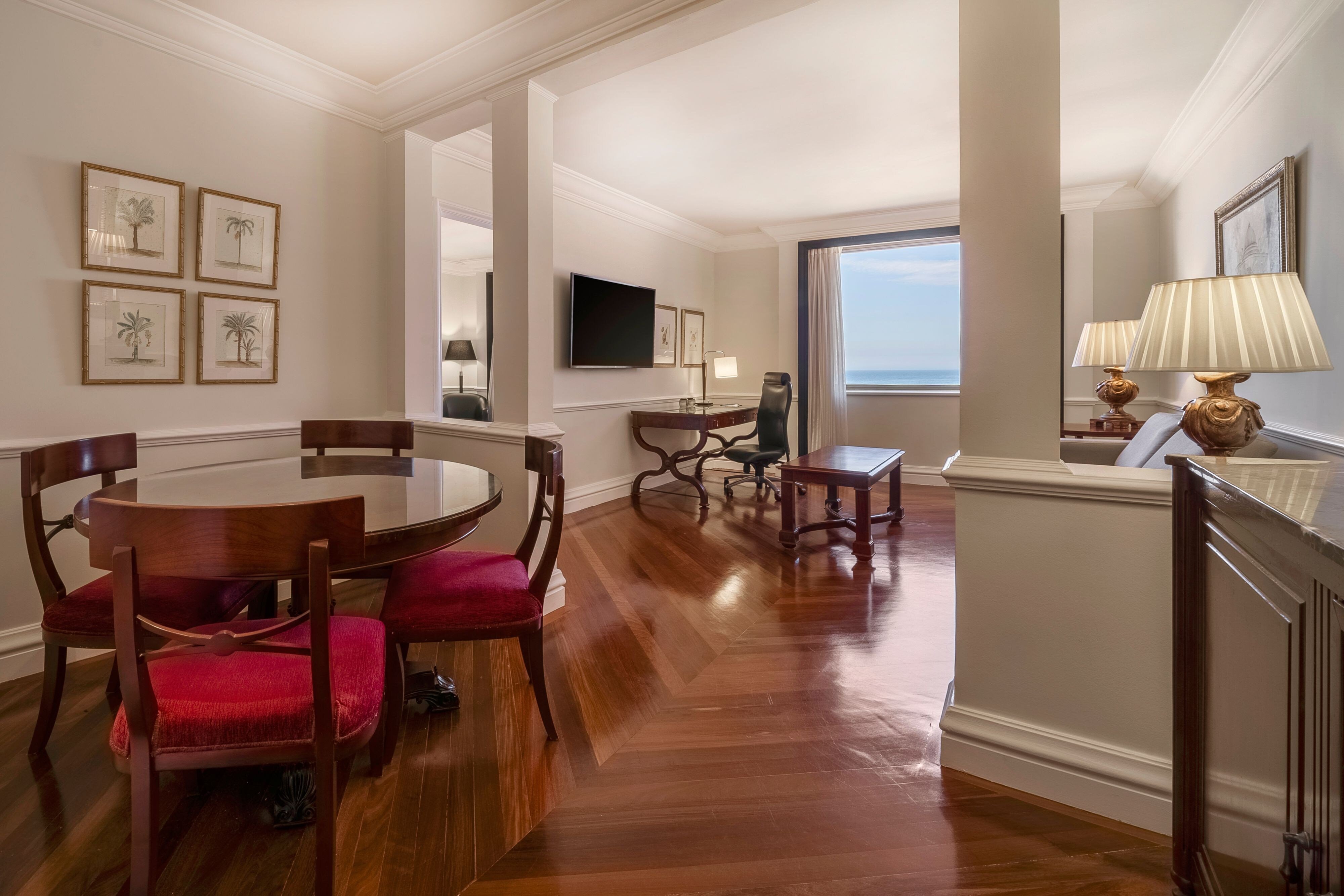 海景特大床套房 - 带梳化床 - 可前往行政酒廊