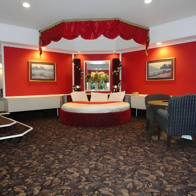 Deluxe King Room with Jetted Tub, Smoking Inn of The Dove Promo Code