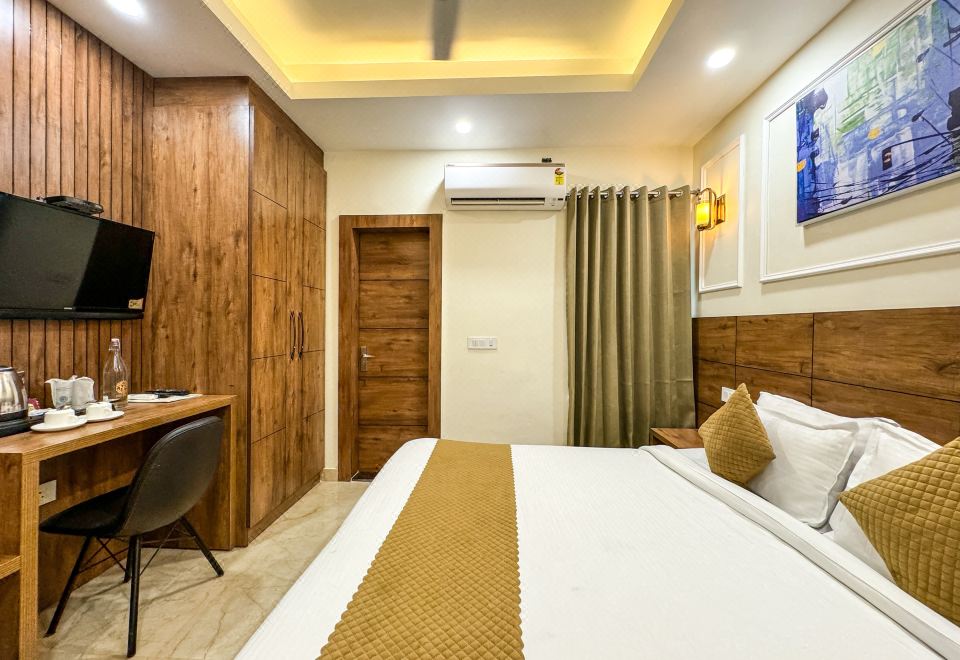 Hotel Nirvana Bliss, Behind Parmarth NiketanDeluxe Double Room