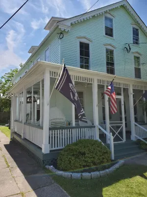 The Heart of Cape May on Historic Windsor Ave, 2 Blocks to Beach & Shopping!