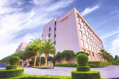 Courtyard by Marriott Agra  호텔
