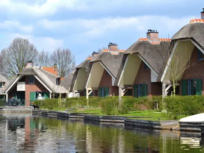 Stylish Thatched Villa with 2 Bathrooms Near Giethoorn Hotels in 