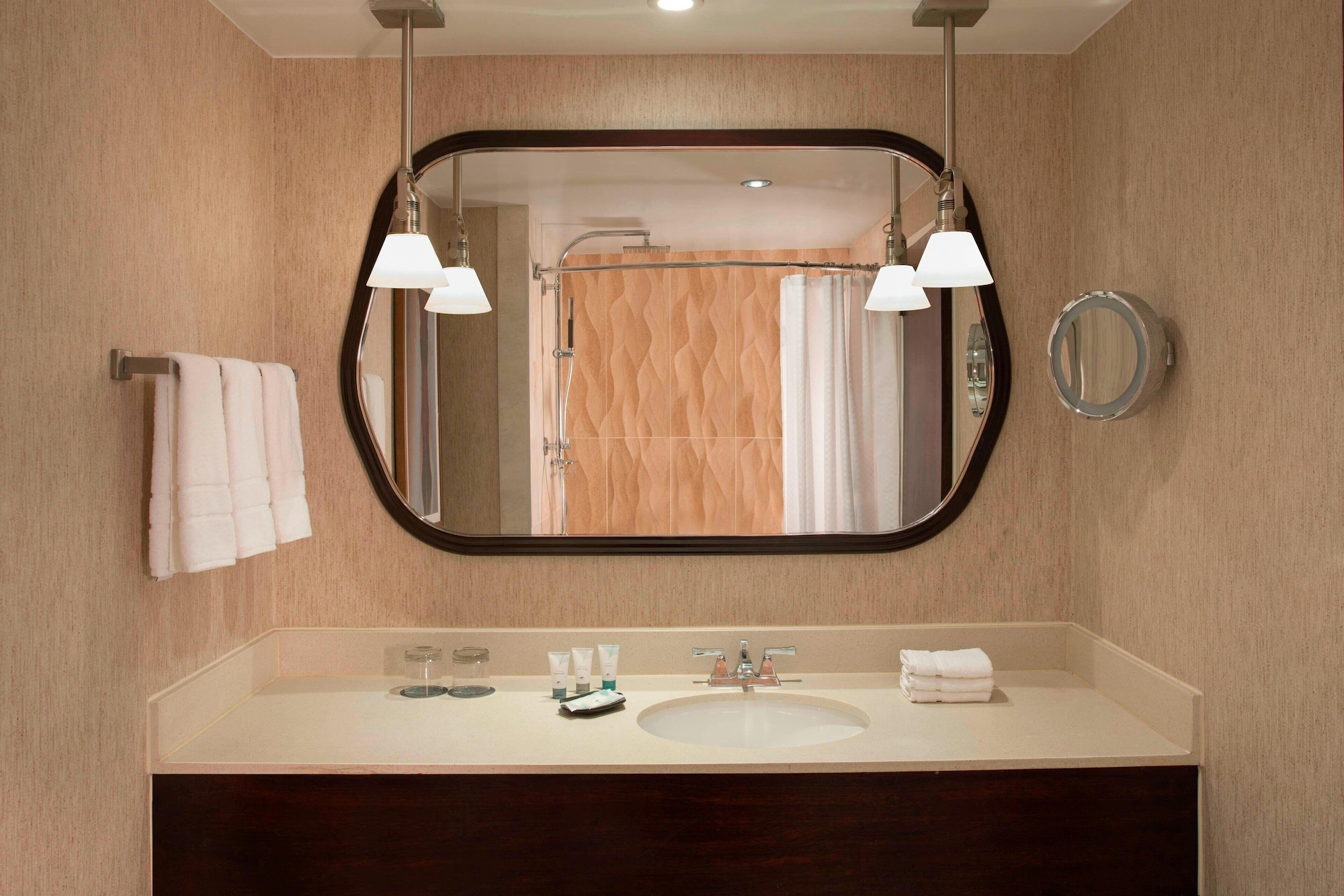 特大床房（带梳化床）