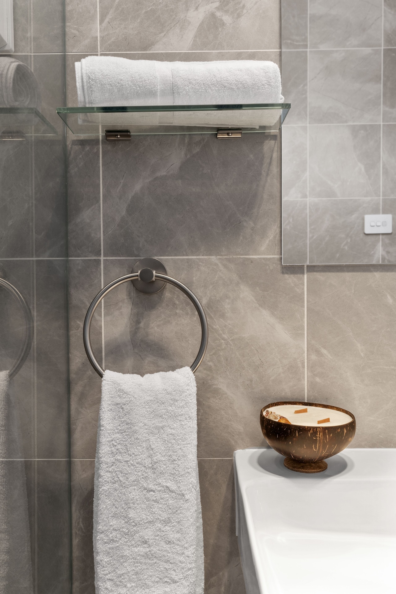 行政开间， 1 张大床， 海洋景观