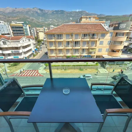 Condo Studio Plaza