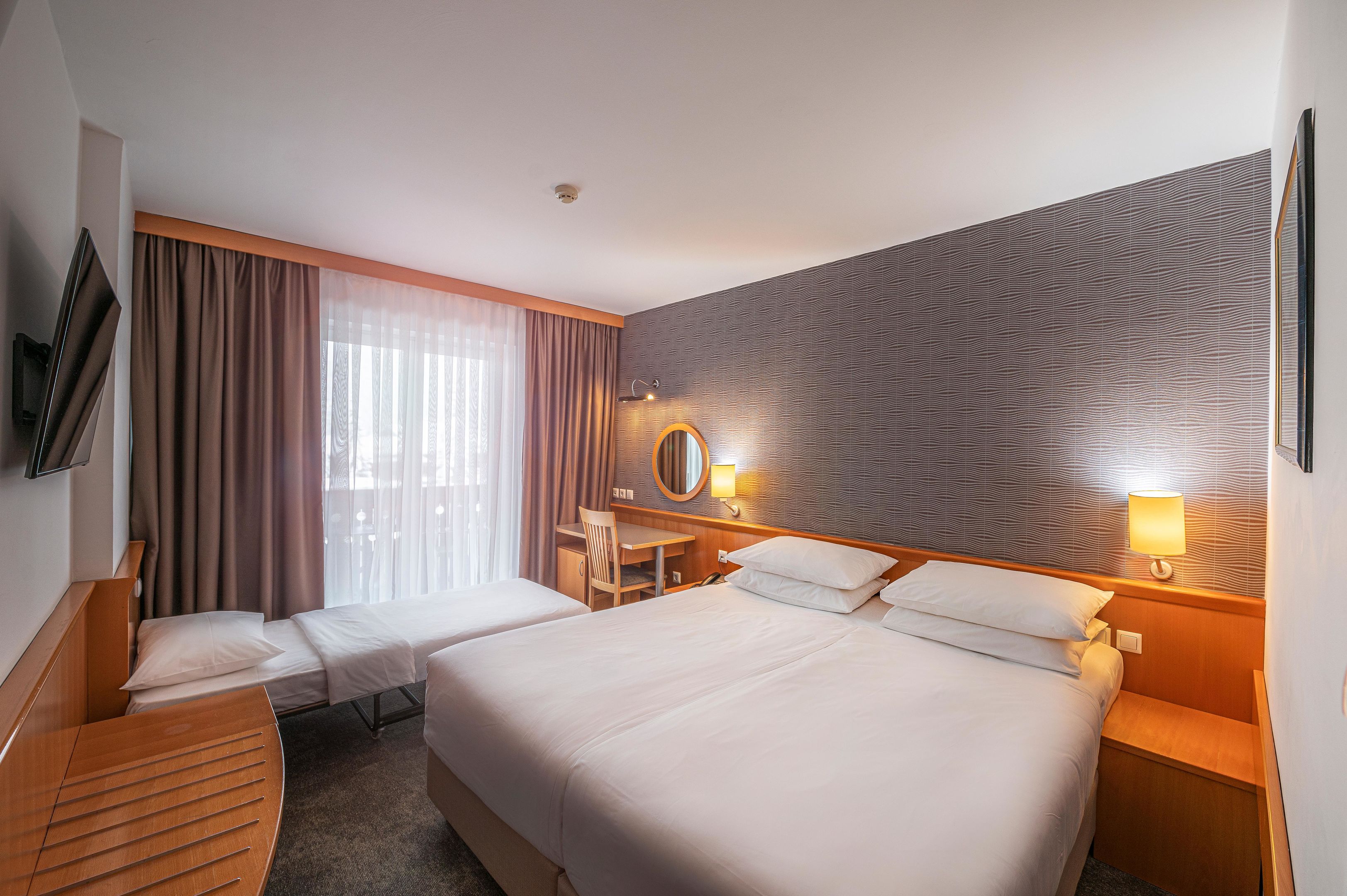 1张特大床或2张单人床房