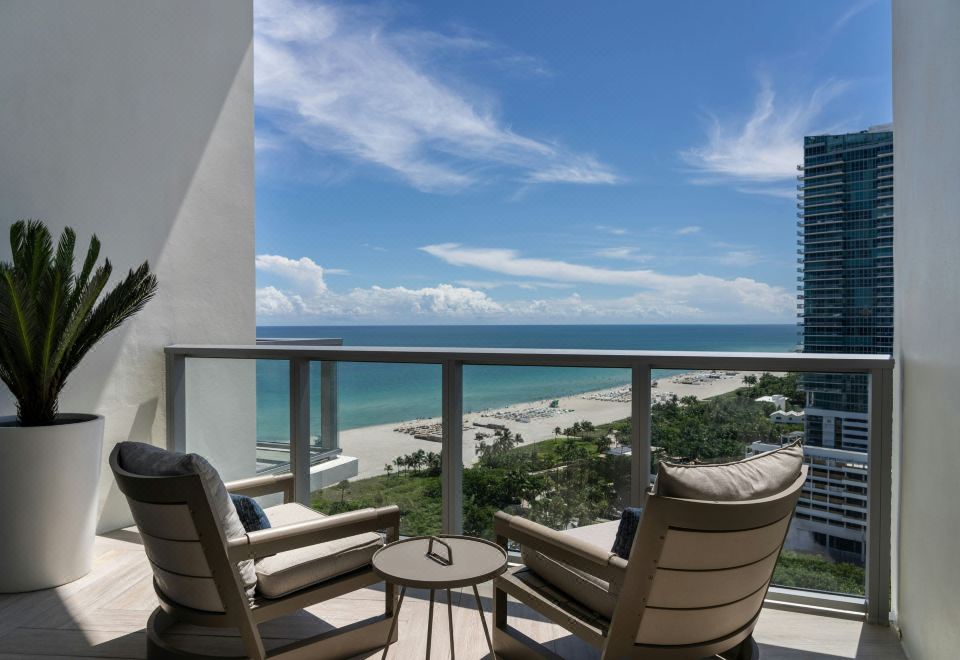 頂層1，三臥室錯層套房，屋頂泳池景