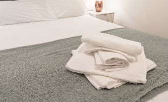 Luxurious Studio Apartment - NEC BHX Solihull - Housity