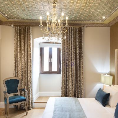 Deluxe Suite, 1 King Bed, Balcony