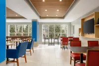 Holiday Inn Express & Suites PHILADELPHIA - MT. LAUREL by IHG