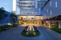 Grand Mercure Solo Baru Hôtels à : 