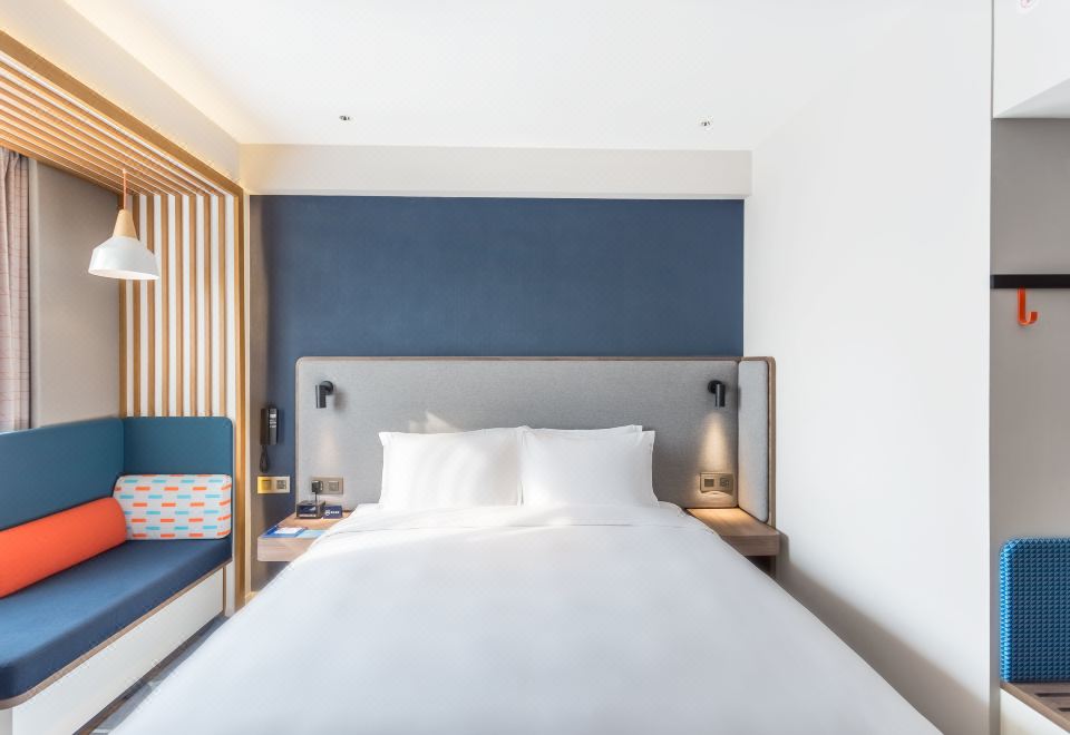 高级房大床 城市景观