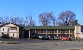 FIRST WESTERN INN - Housity