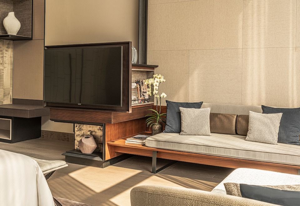 至尊河景特大床房