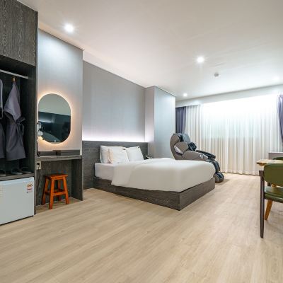 Premium Deluxe-High-Spec 1 Pc (Free Korean Breakfast-Not Monday) Gwangju Hanam New Top Hotel 쿠폰