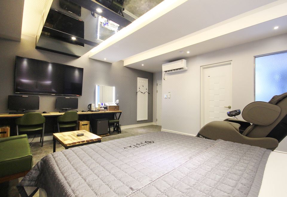 VIP 按摩椅（镜面房，浴缸）