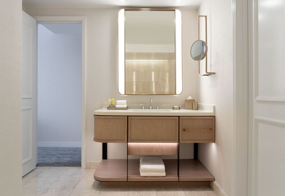 俱樂部塔樓豪華客房，可使用俱樂部休息室，1特大床