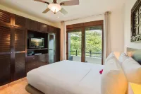 El Taj Oceanfront & Beachside Condo Hotel