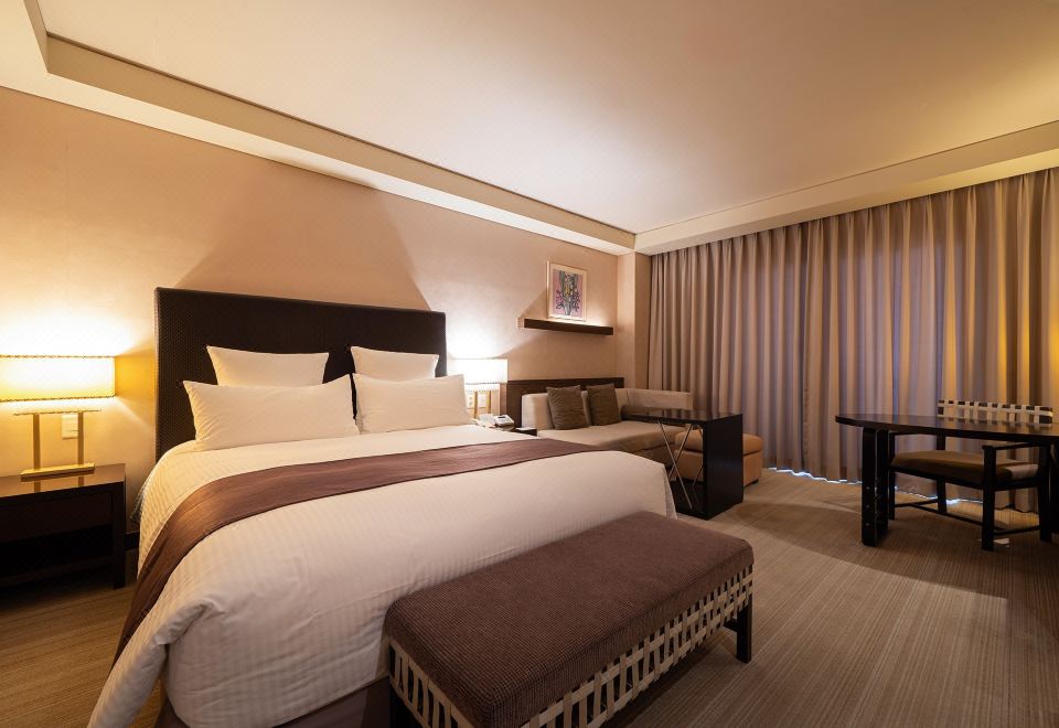 InterContinental Hotels ALPENSIA PYEONGCHANG RESORT by IHGStandard King Room With Lake View