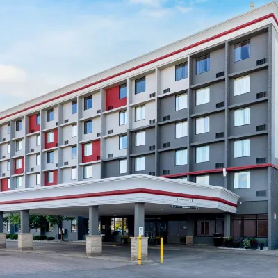Best Western Plus Toronto Airport Hotel Hotels near Burnhamthorpe Community Centre