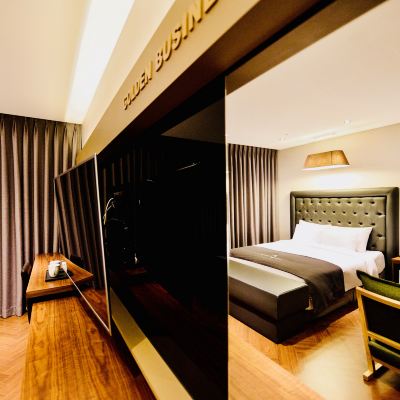 Pd (Premier Double, River View, Bathtub) 골든 비즈니스 호텔 쿠폰