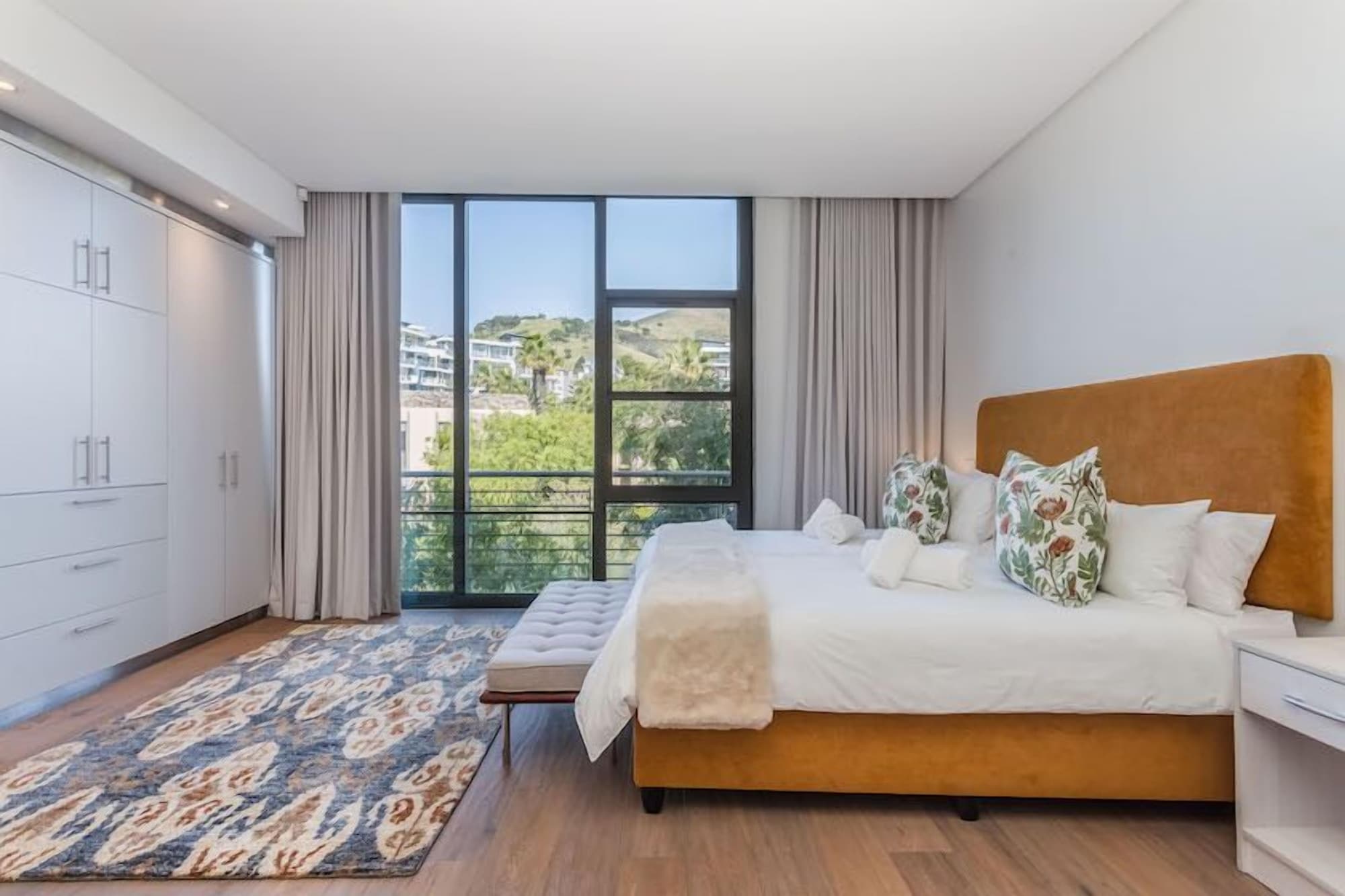 Mountain Marina Luxury Apartments三卧室奢华顶层公寓1