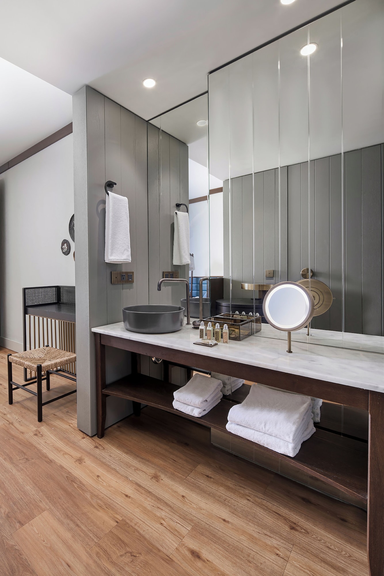 侧面海景家庭房（主楼）