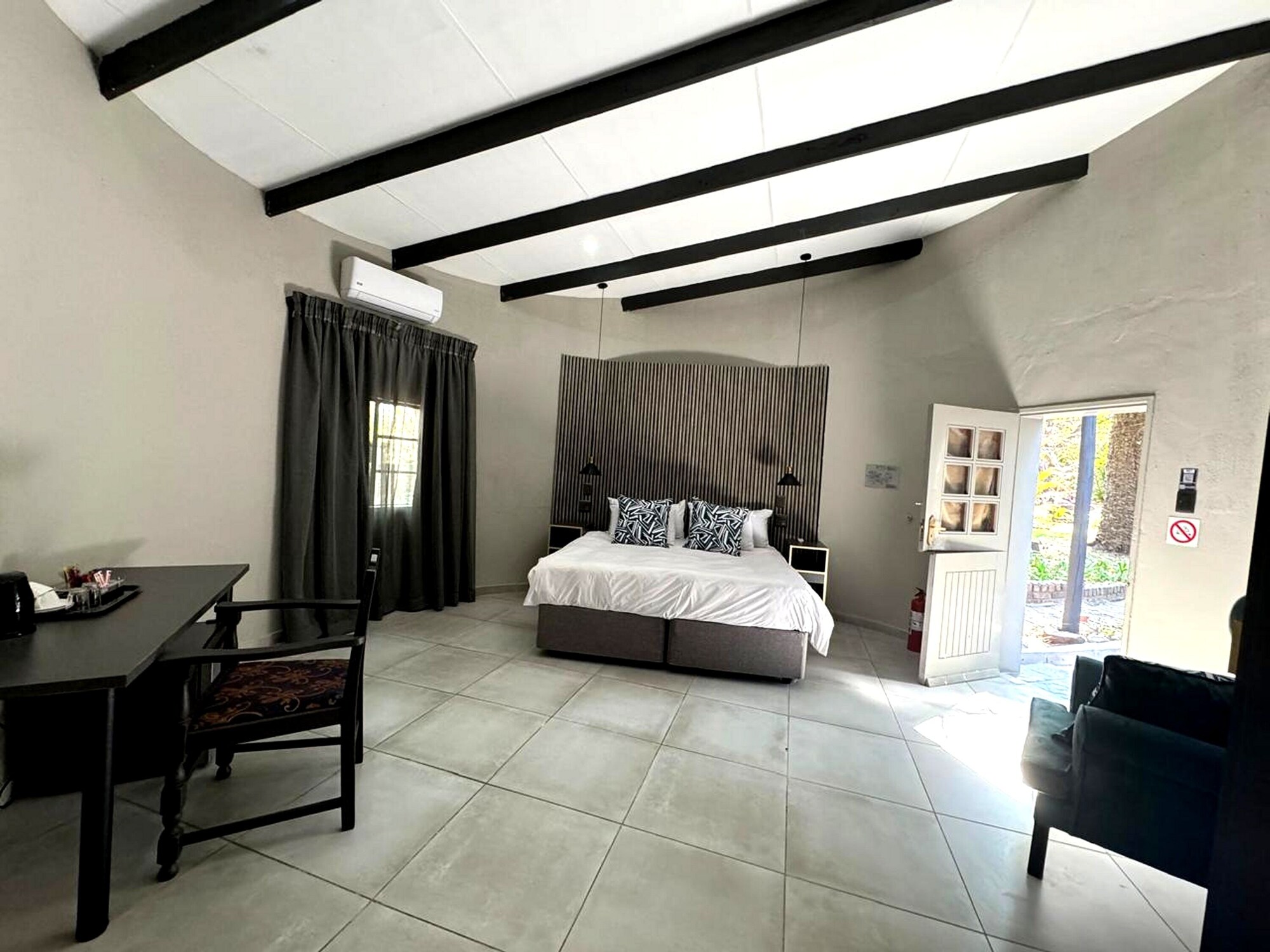 豪华双床房， 2 张单人床