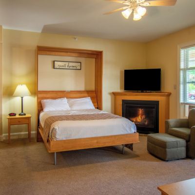 Deluxe Studio, Queen Wall Bed and Queen Sleep Sofa Eastern Slope Inn Resort Promo Code