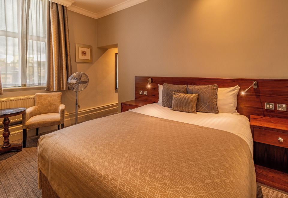 行政客房， 1 张双人床， 无烟房