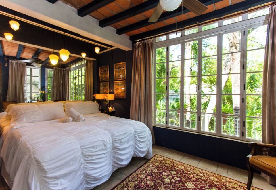 单卧室特大床间