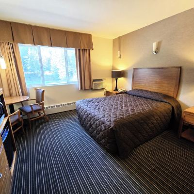 Deluxe Ada Queen Room Breeze Inn Motel Promo Code
