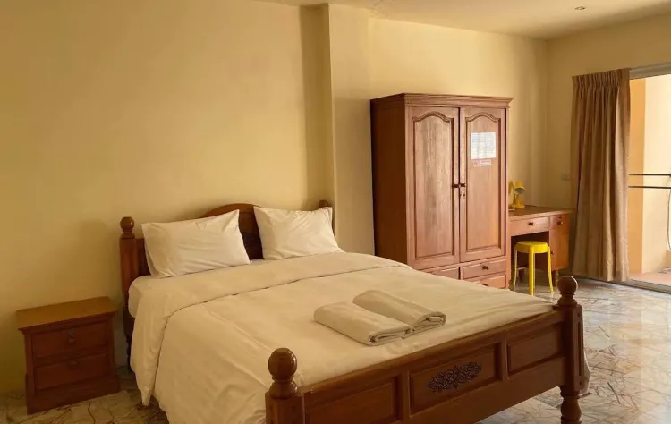 ห้องสแตนดาร์ดดับเบิล, เตียงใหญ่ 1 เตียง, เห็นวิวทะเลบางส่วน