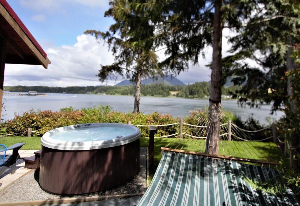 Private Oceanfront Cabin with Hot Tub - Doc Holiday CabinHouse (Hot Tub&Waterfront/Doc Holiday Ca)