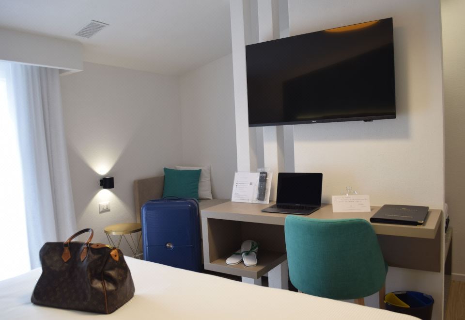 带阳台的三人房