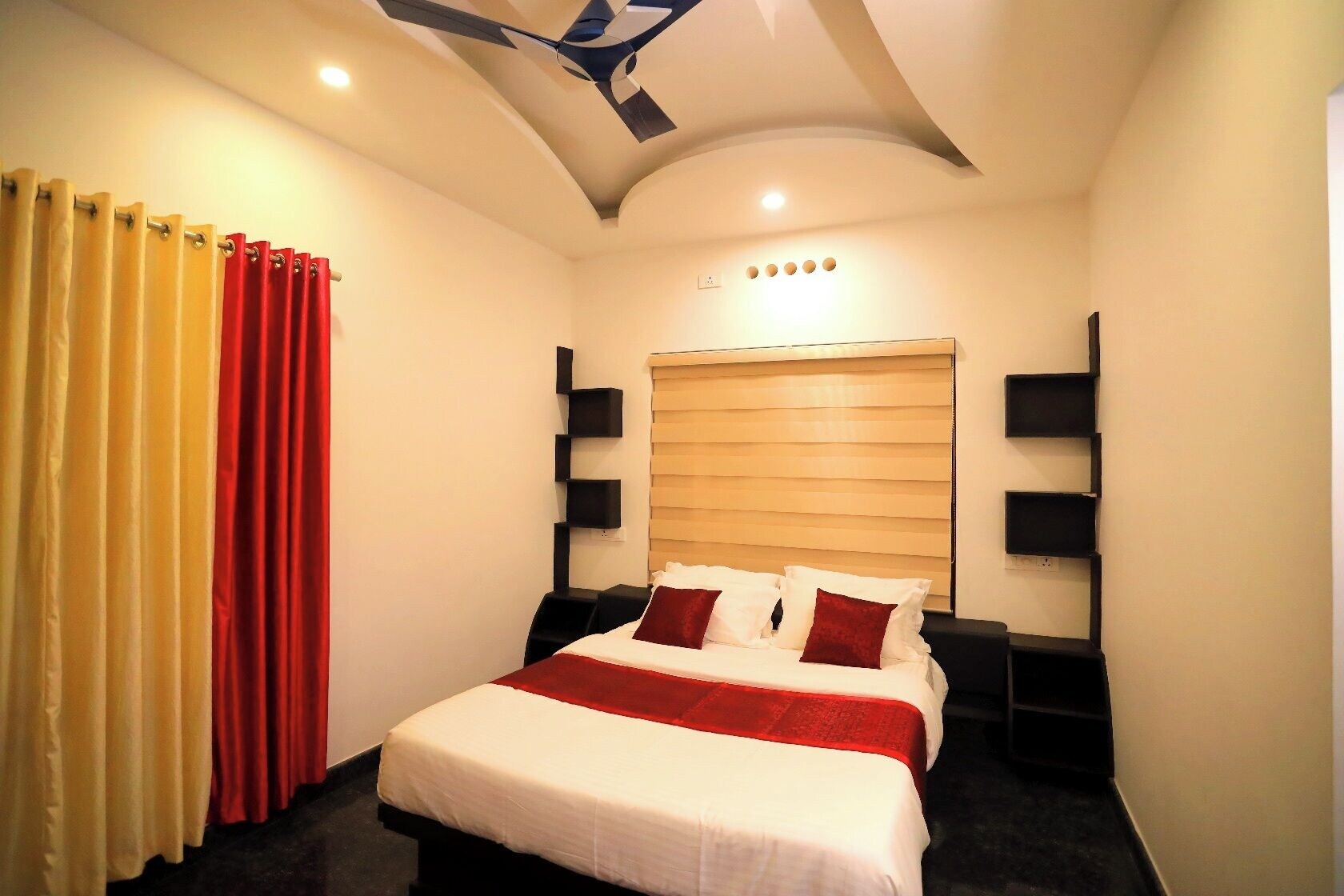 豪华双人房，1张大床，禁烟