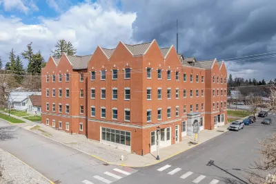 Brewster Hall Hotels in 