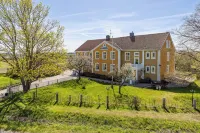 Mjällbyhus Pensionat & Stugby Hotel di 