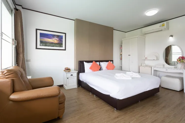 ห้องสวีทห้องนอนเดียวริมสระ