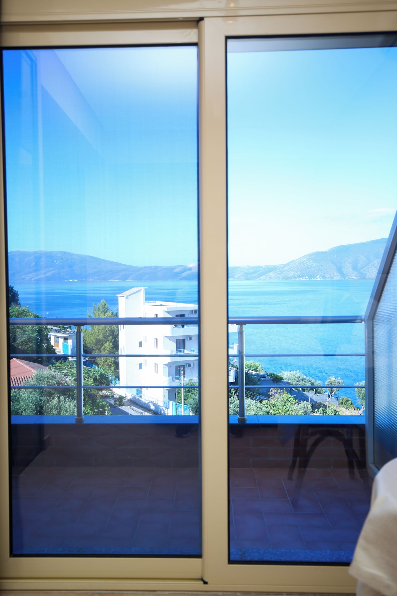 带阳台的三人房