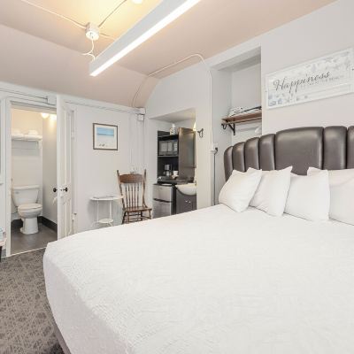 Single Queen Deep Water Inn Promo Code