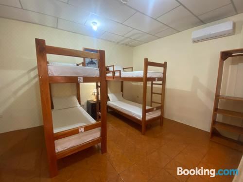 4床男性宿舍间的床位