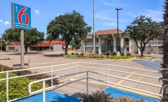 Motel 6 Addison, TX - Dallas