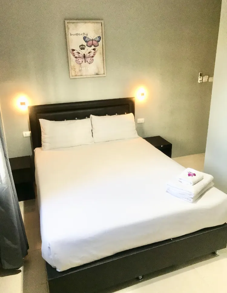 ห้องดีลักซ์ เตียงใหญ่ 1 เตียง