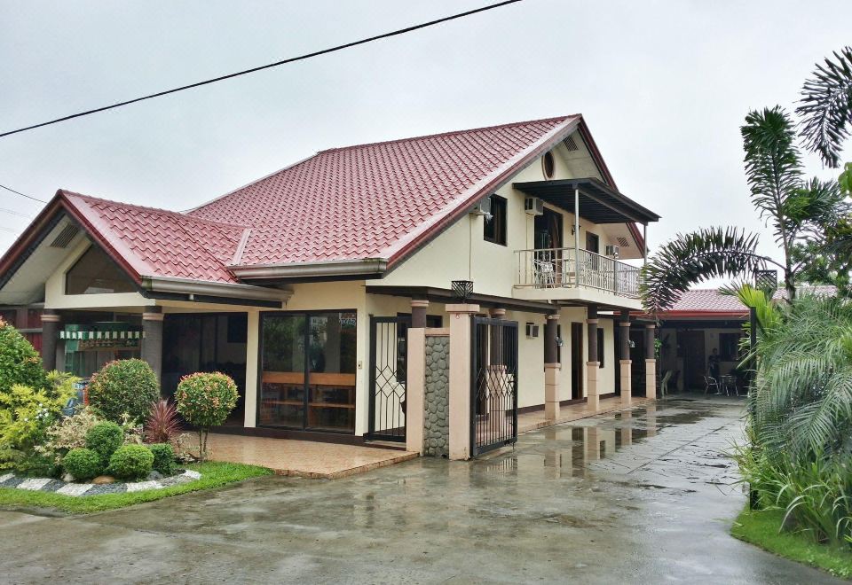 Sierra Traveller’s Inn Holy Spirit - Housity