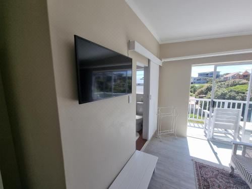 带阳台和海景的豪华双人房