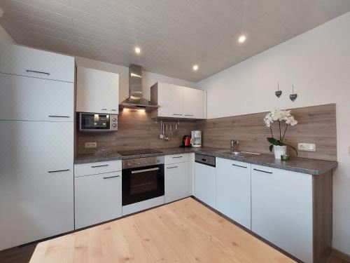 带阳台的两卧室公寓